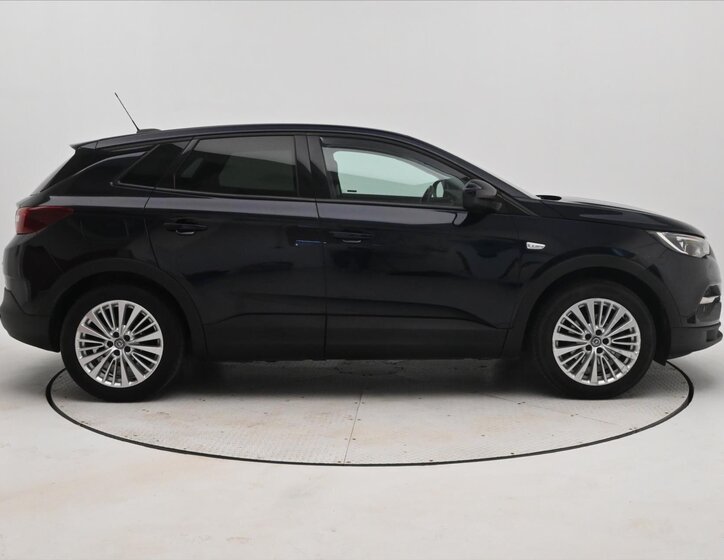 Opel Grandland X SUV / Terénní 1,6 l 88 kw