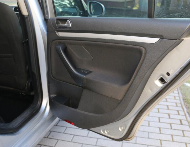 Volkswagen Golf Kombi 1,6 l 77 kw