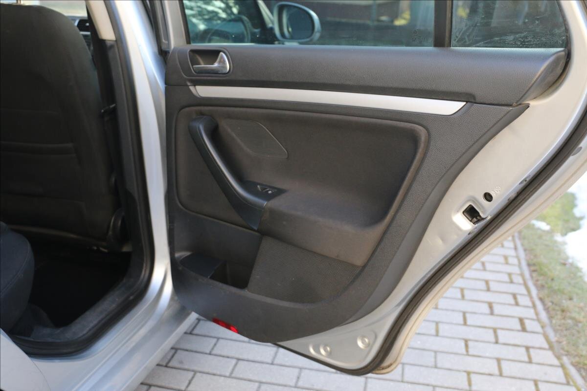 Volkswagen Golf Kombi 1,6 l 77 kw