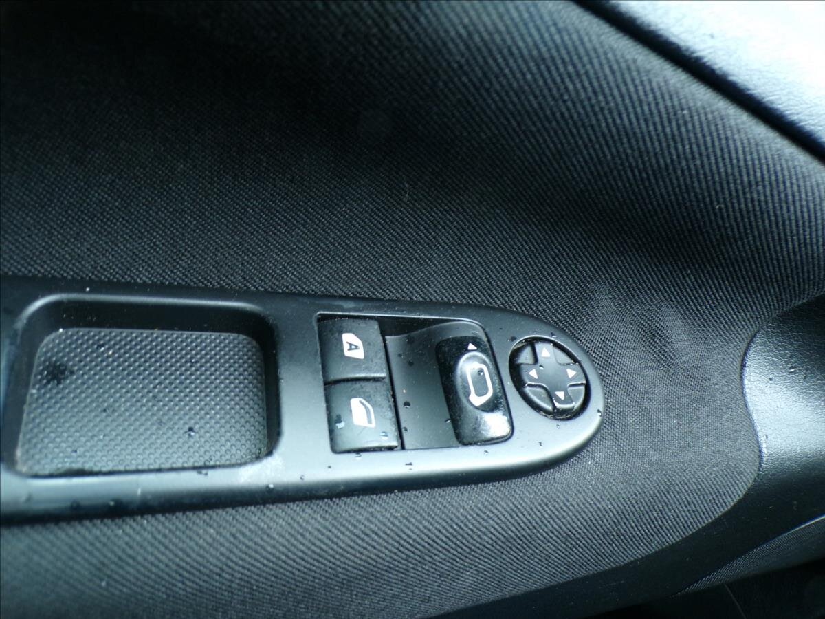 Peugeot 207 Hatchback 1,4 l 70 kw