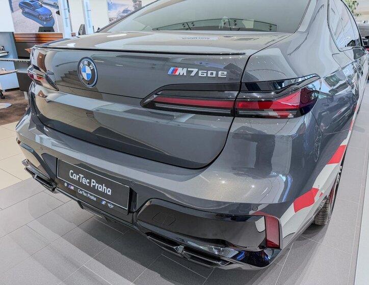 BMW Řada 7 Sedan / Limuzína 3,0 l 420 kw