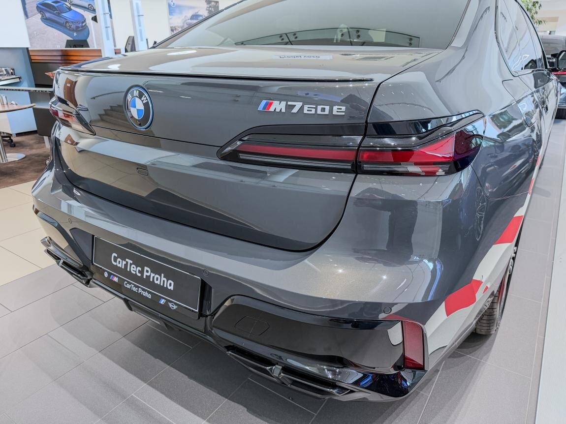 BMW Řada 7 Sedan / Limuzína 3,0 l 420 kw