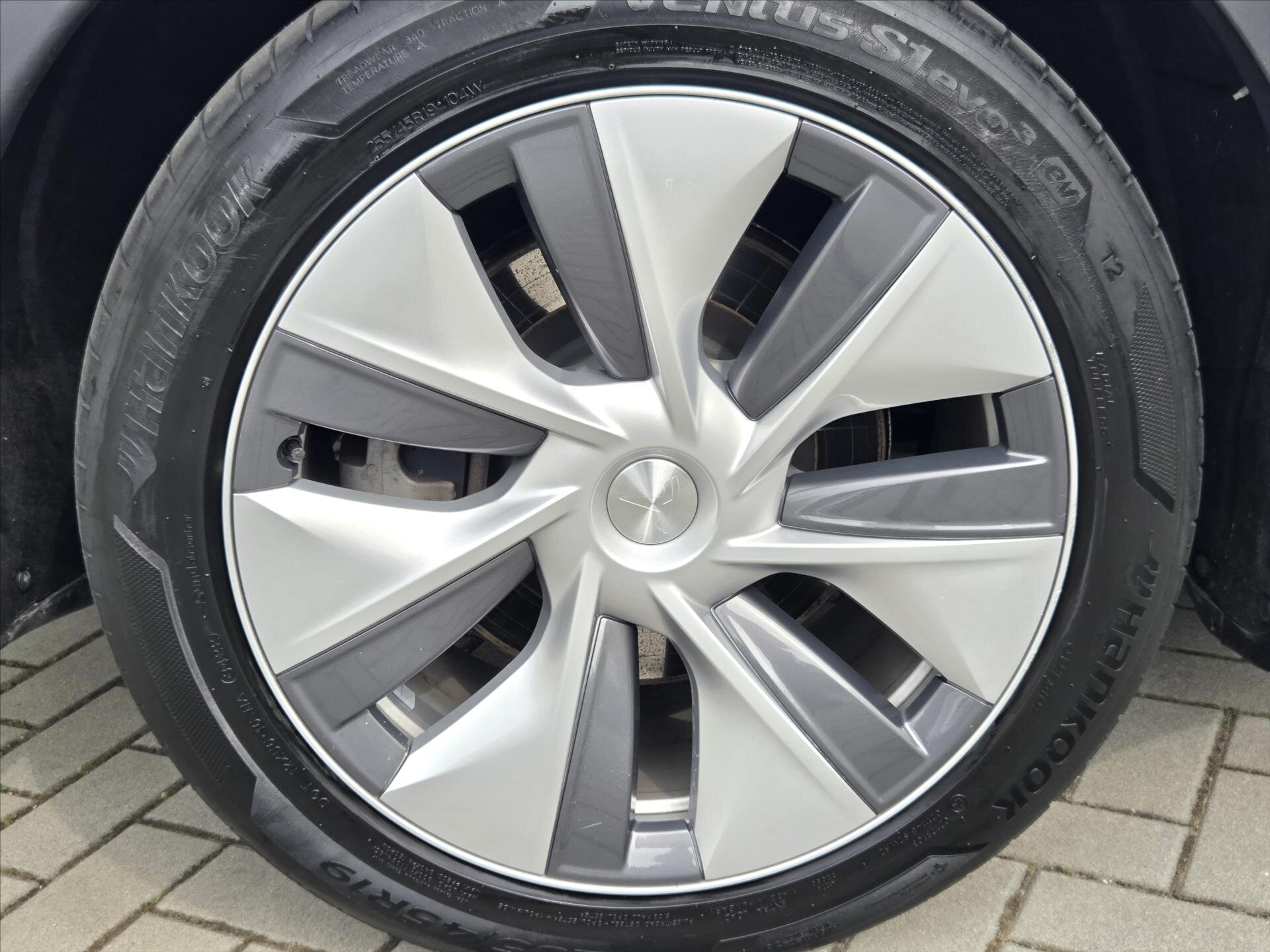 Tesla Model Y SUV / Terénní 0,0 378 kw