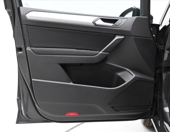 Volkswagen Touran 26