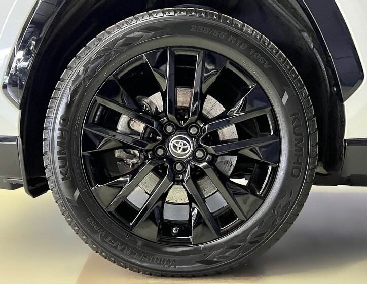 Toyota RAV4 SUV 2,5 l 163 kw