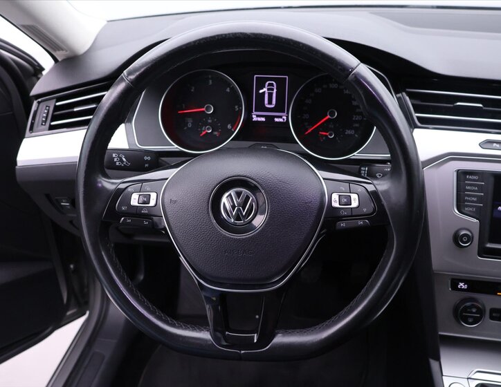 Volkswagen Passat Kombi 1,6 l 88 kw