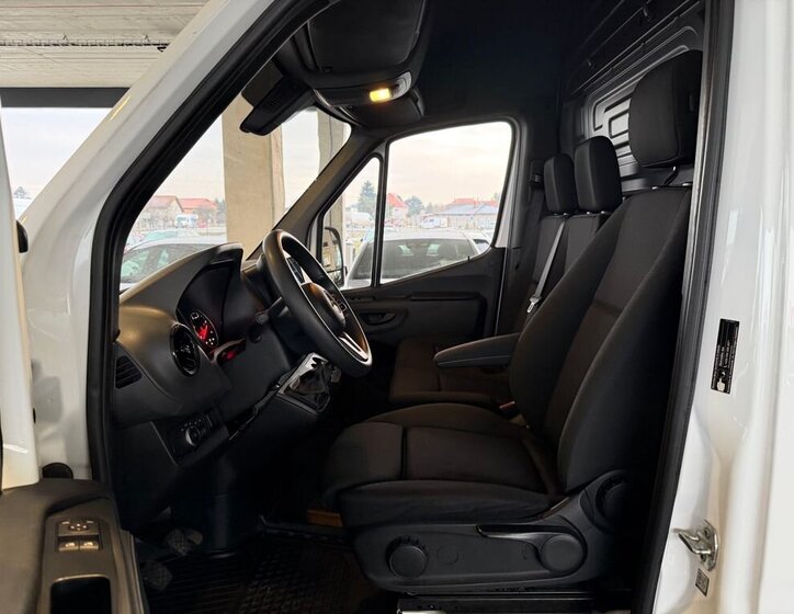 Mercedes-Benz Sprinter 8