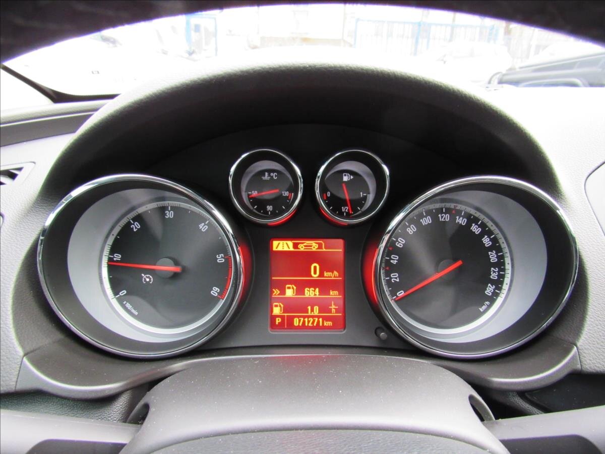 Opel Insignia Sedan / Limuzína 2,0 l 118 kw