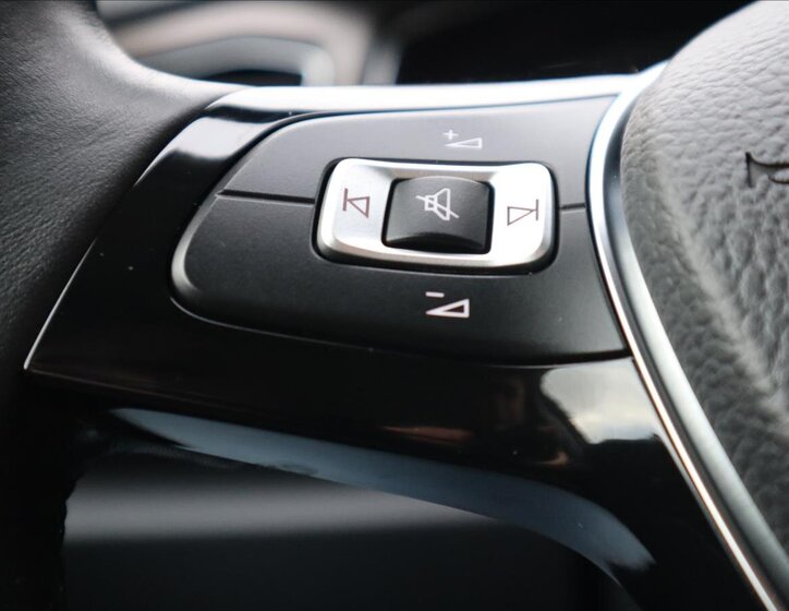 Volkswagen T-Roc CUV / Crossover 1,6 l 85 kw