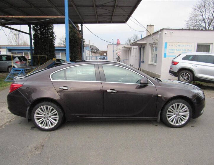 Opel Insignia Sedan / Limuzína 2,0 l 118 kw