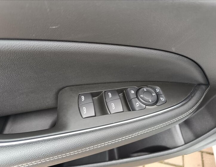 Opel Insignia Liftback 2,0 l 169 kw