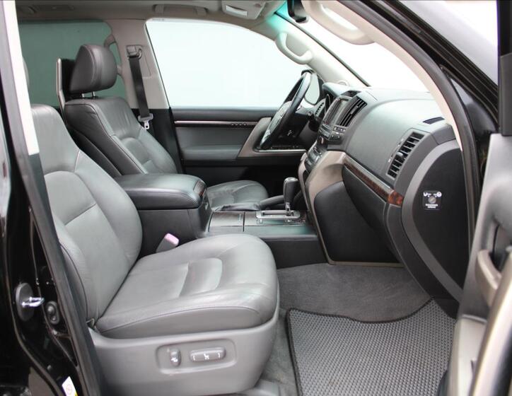 Toyota Land Cruiser 33