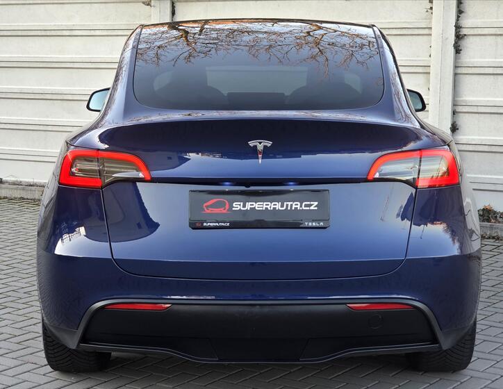Tesla Model Y 5