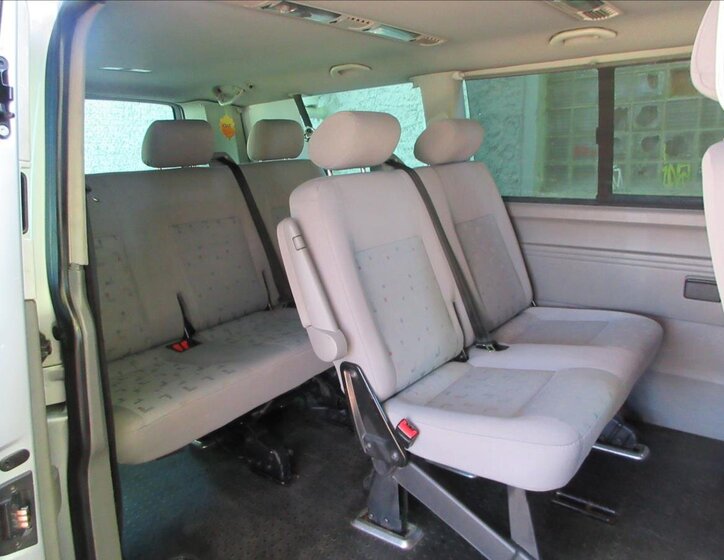 Volkswagen Caravelle Kombi 2,5 l 128 kw