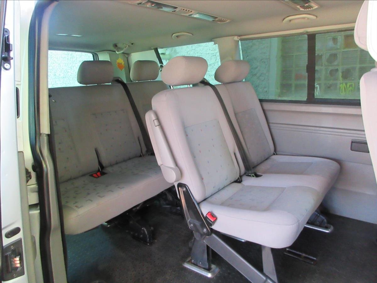 Volkswagen Caravelle Kombi 2,5 l 128 kw