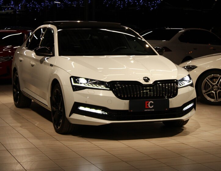 Škoda Superb Liftback 1,4 l 160 kw