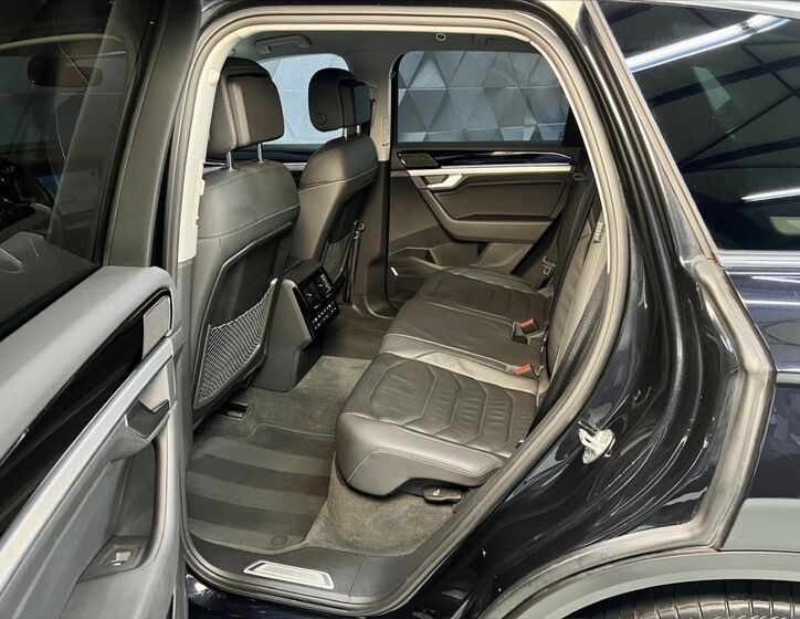 Volkswagen Touareg 12