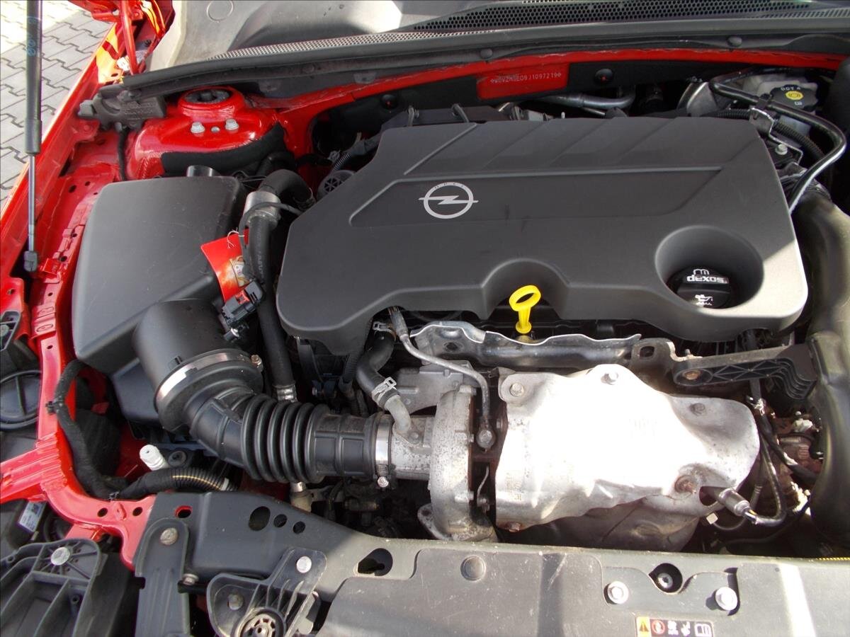 Opel Insignia Hatchback 2,0 l 125 kw