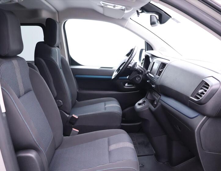 Peugeot Traveller 11