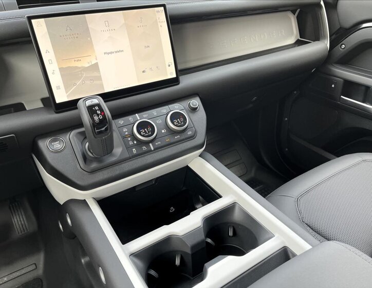 Land Rover Defender SUV / Terénní 3,0 l 147 kw