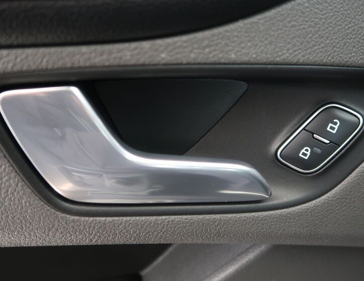 Ford Tourneo Custom 24