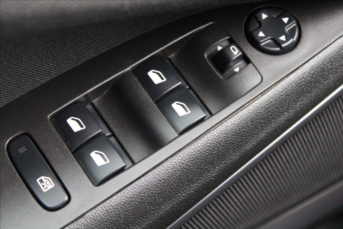 Opel Crossland X SUV / Terénní 1,2 l 61 kw