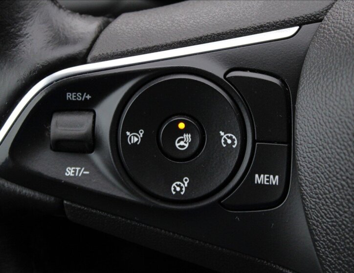 Opel Grandland X SUV / Terénní 1,2 l 96 kw