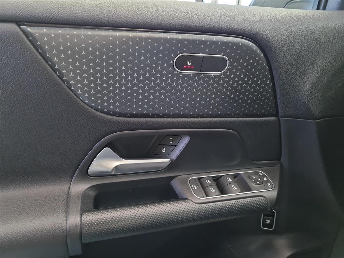 Mercedes-Benz GLB SUV / Terénní 2,0 l 140 kw