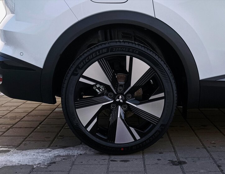 Mitsubishi Grandis SUV 1,3 l 104 kw