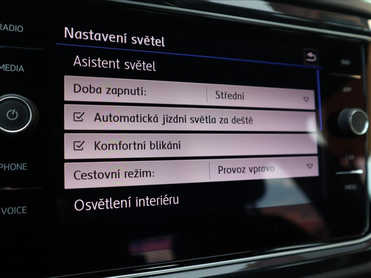 Volkswagen T-Roc CUV / Crossover 1,5 l 110 kw