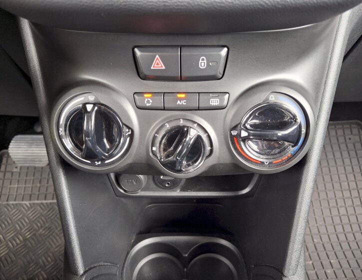 Peugeot 208 Hatchback 1,2 l 60 kw