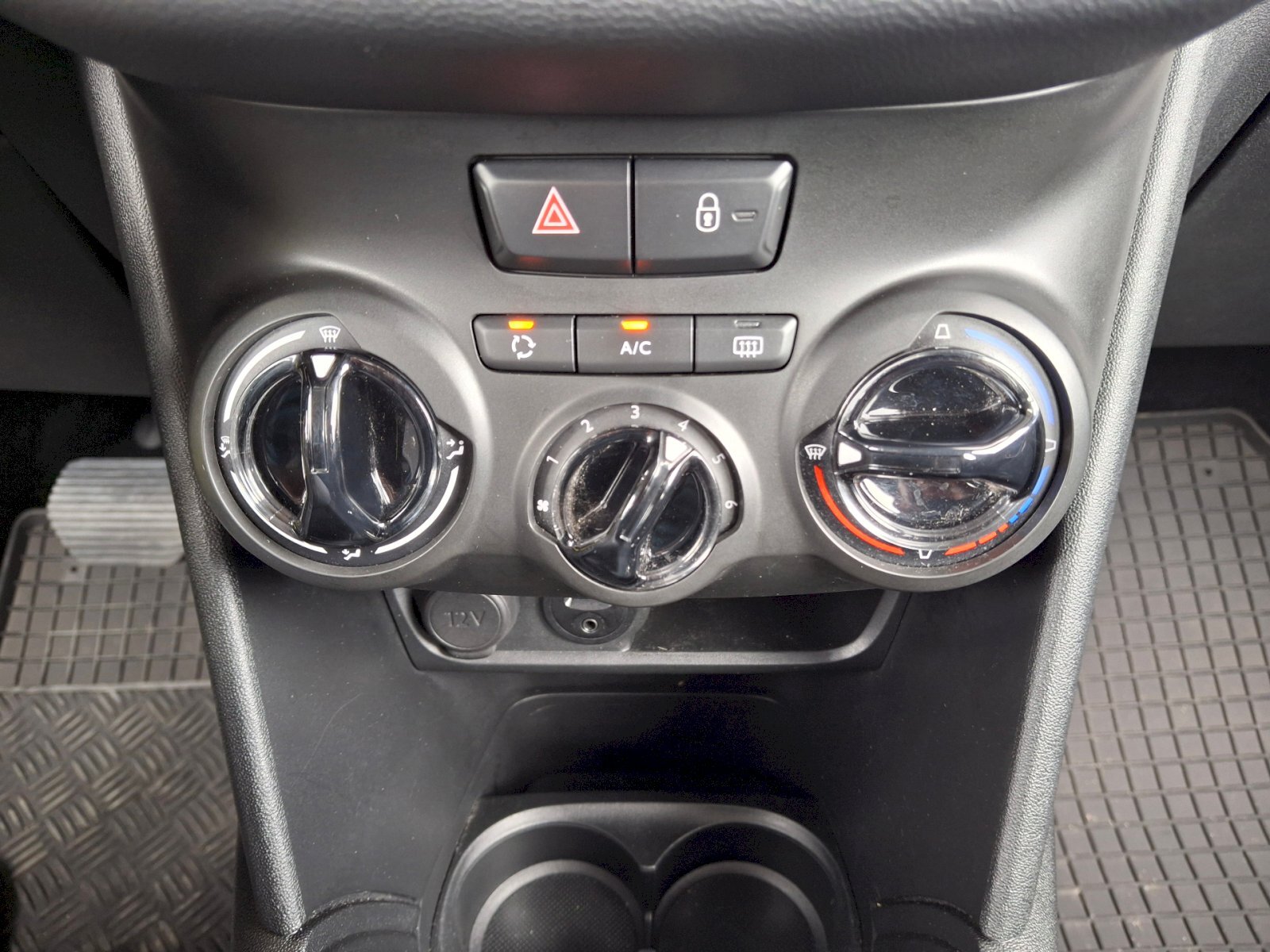 Peugeot 208 Hatchback 1,2 l 60 kw