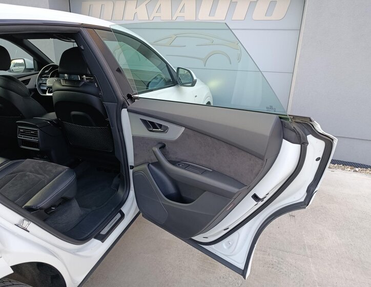 Audi Q8 SUV / Terénní 3,0 l 210 kw