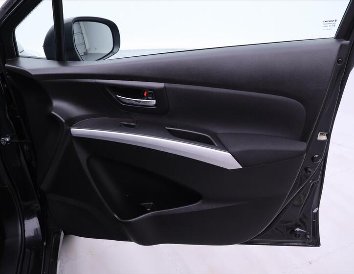 Suzuki SX4 S-Cross 13