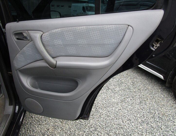 Mercedes-Benz Třídy M Kombi 2,7 l 120 kw