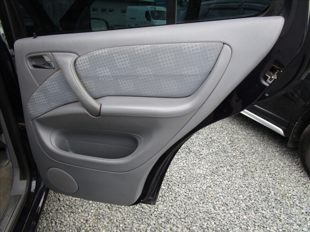 Mercedes-Benz Třídy M Kombi 2,7 l 120 kw