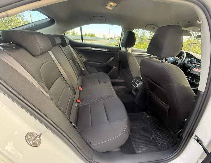 Škoda Superb Sedan / Limuzína 2,0 l 110 kw