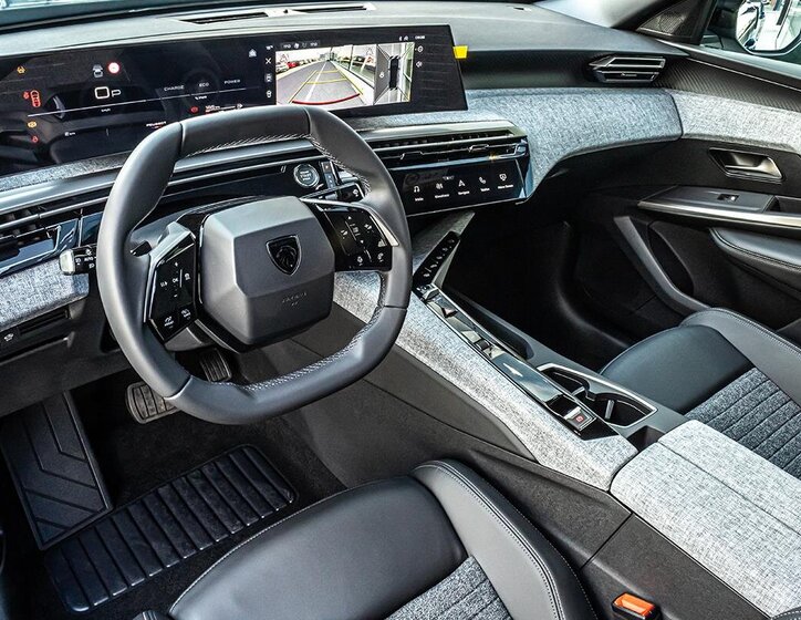 Peugeot 3008 SUV 1,2 l 107 kw