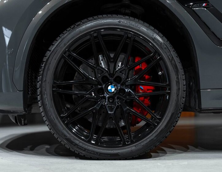 BMW X6 SUV 4,4 l 460 kw