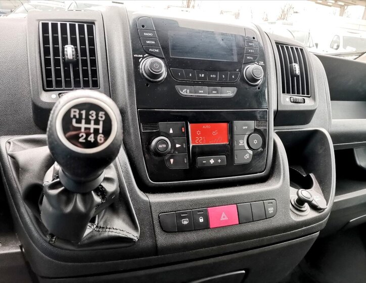 Peugeot Boxer Valník 2,0 l 120 kw