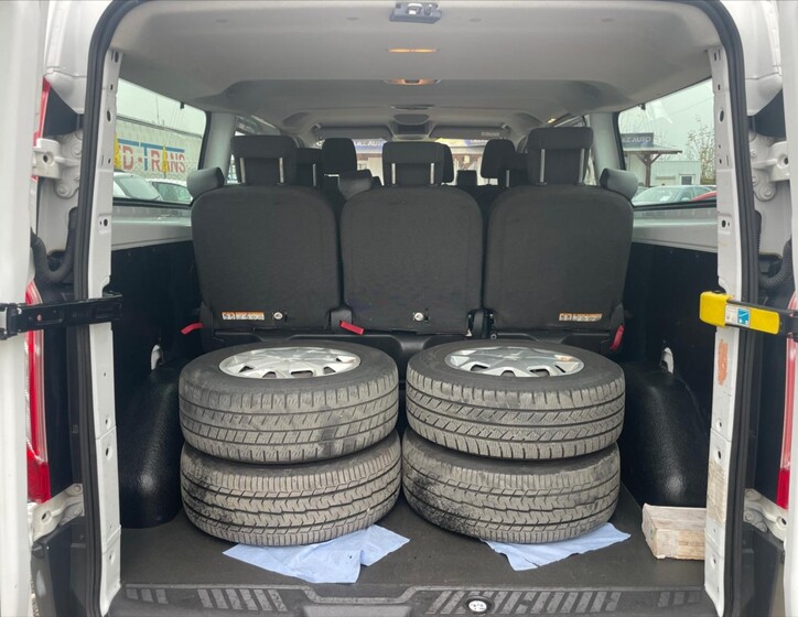 Ford Tourneo Custom 13