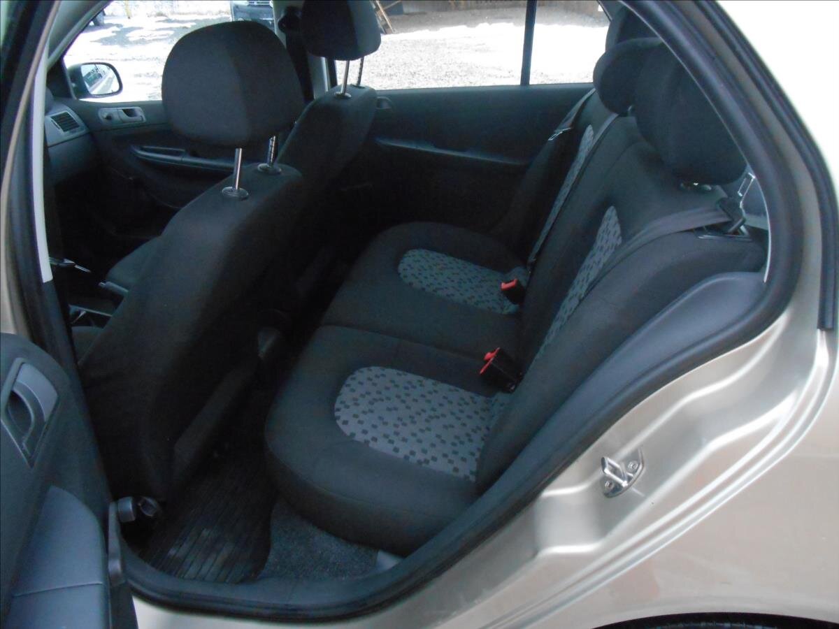 Škoda Fabia Sedan / Limuzína 1,2 l 47 kw