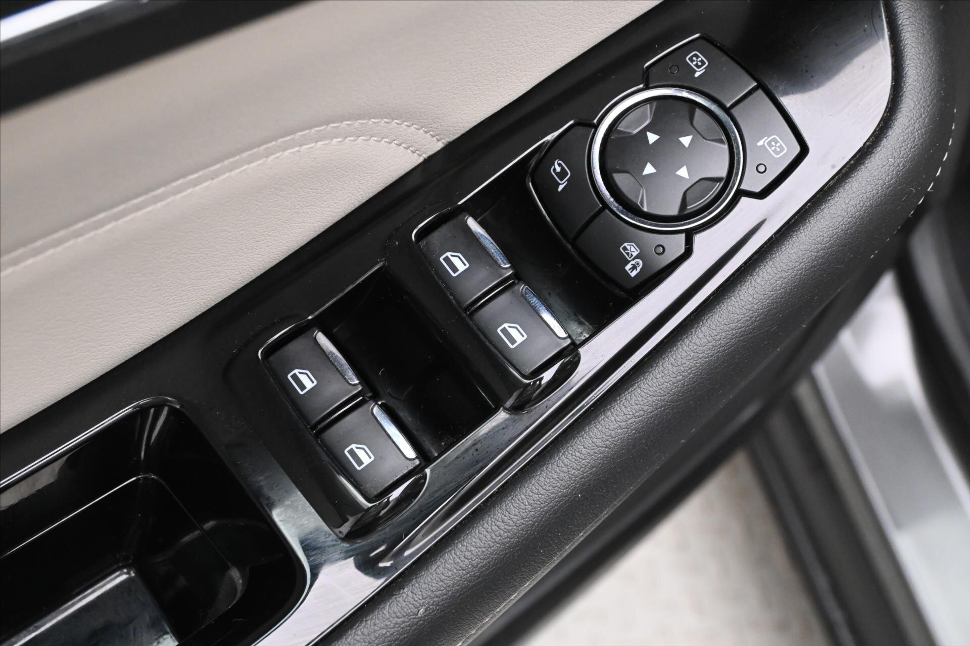 Ford S-MAX MPV 2,0 l 140 kw