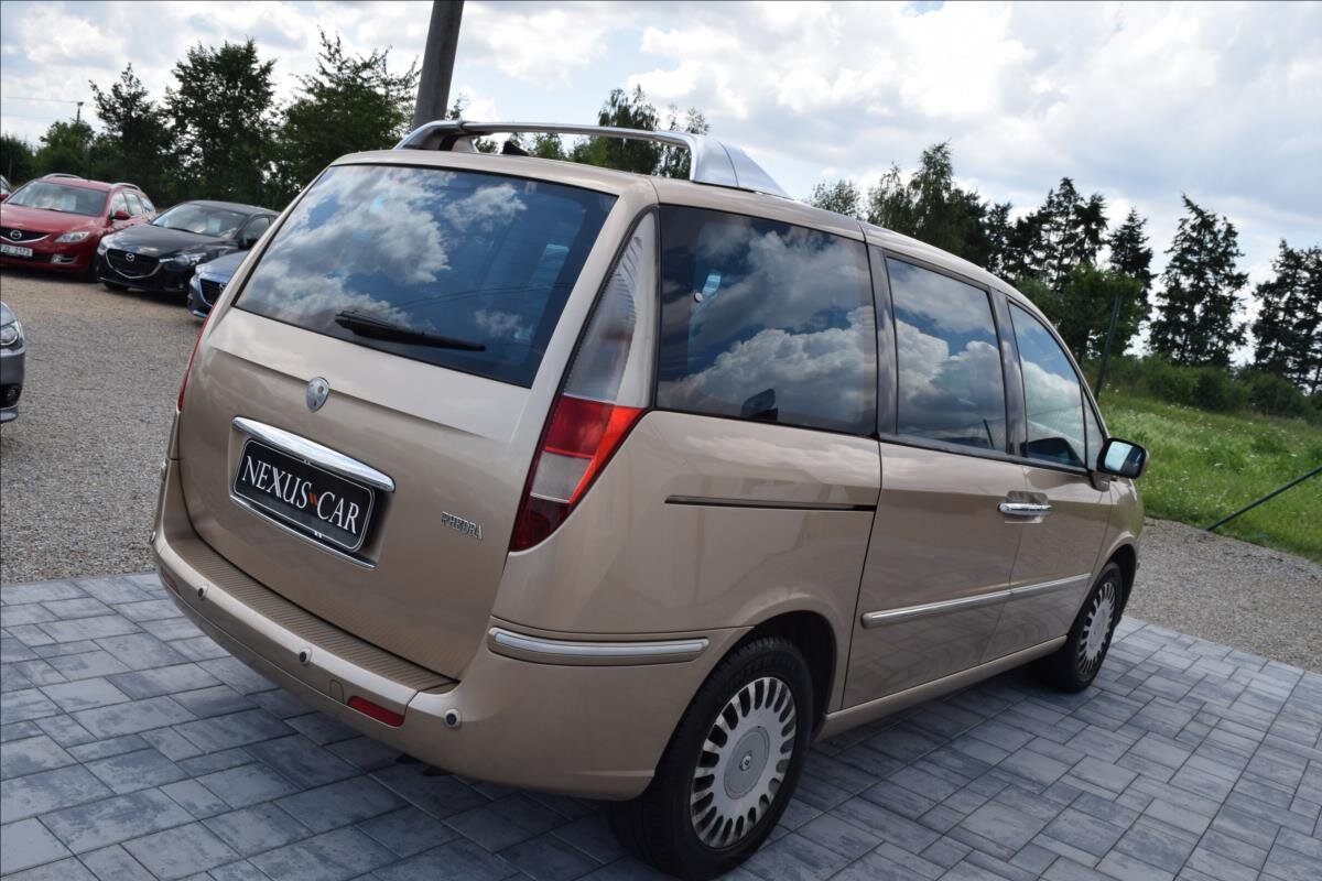 Lancia Phedra MPV 2,2 l 94 kw
