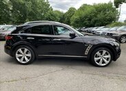 Infiniti QX70 4