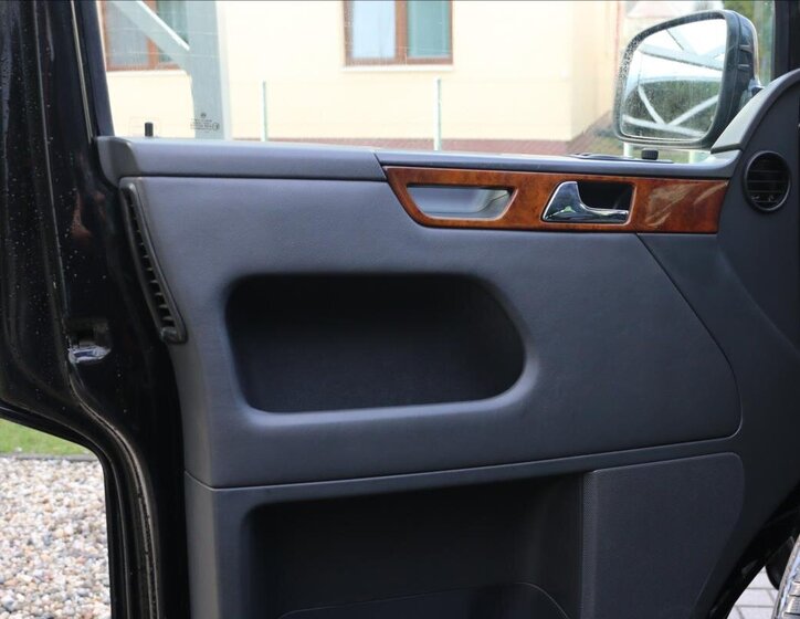 Volkswagen Multivan MPV 2,5 l 128 kw