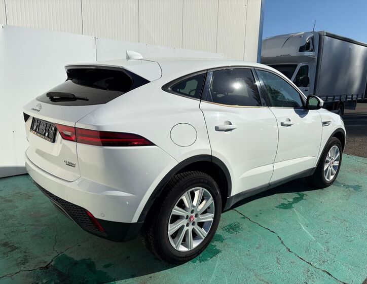 Jaguar F-Pace 2