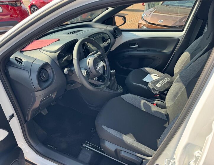 Toyota Aygo Hatchback 998,0 53 kw