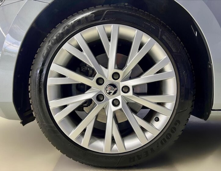 Škoda Superb Sedan 2,0 l 140 kw