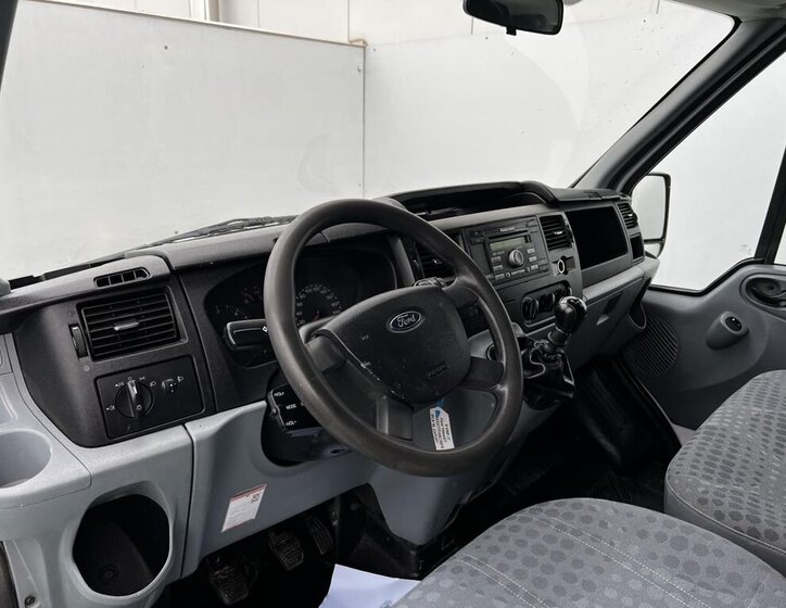 Ford Transit 8